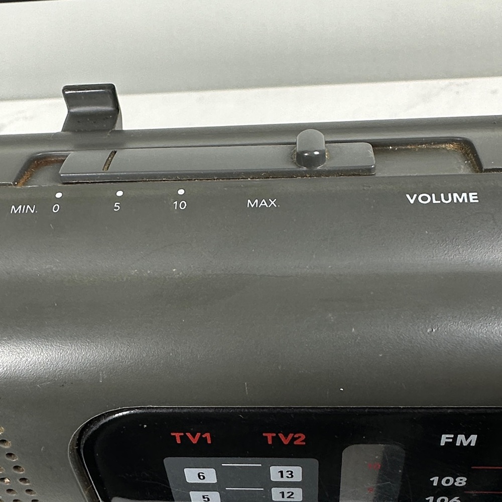 Vintage GE 2 Way power AM/FM Radio 24hourweather portable receiver TV sound 4b - Picture 5 of 15